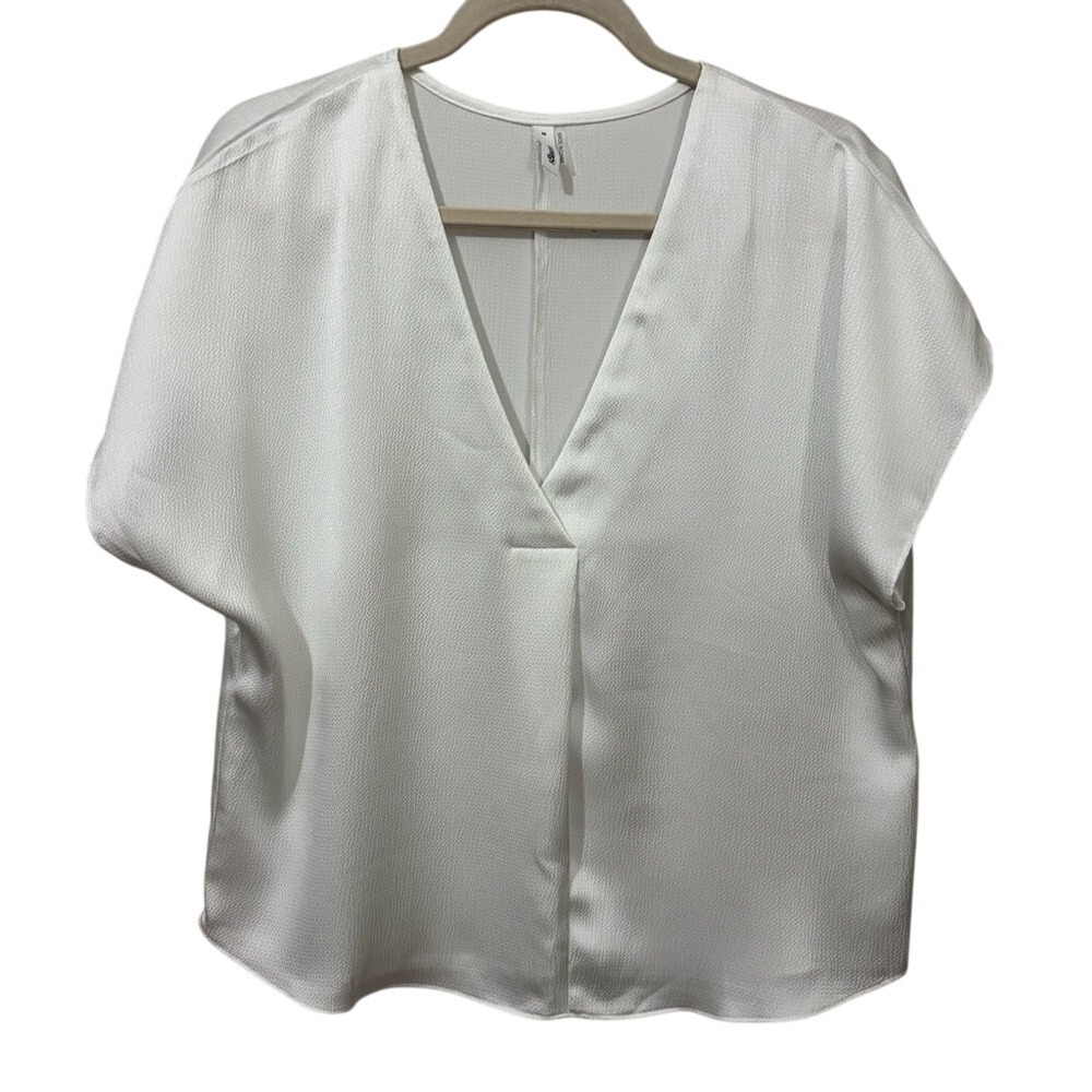 Glam Blouse Women M‎ White Solid Textured V-Neck Dolman Sleeve Minimalist GT5383